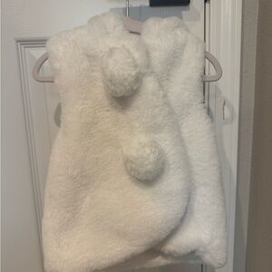 Isaac Mizrahi Elegant White Faux Fur Vest